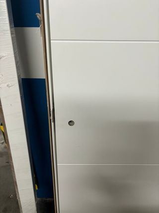Puerta blanca lacada LOR 72.5 izq con tapajuntas