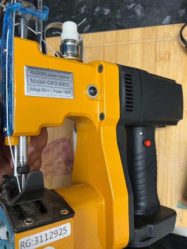 Máquina industrial de coser (portátil)