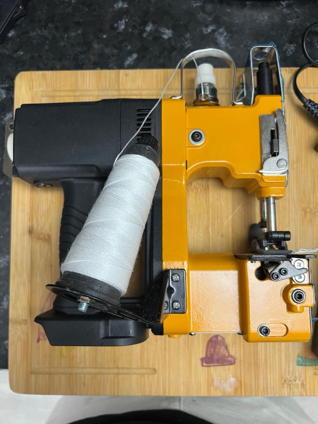 Máquina industrial de coser (portátil)