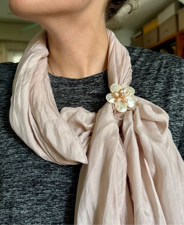 Anello fiore perle di fiume e madreperla