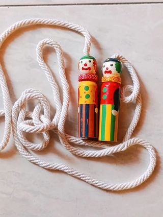 Corda per saltare vintage in legno – manici clown