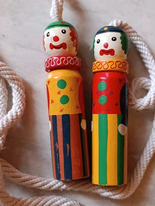 Corda per saltare vintage in legno – manici clown