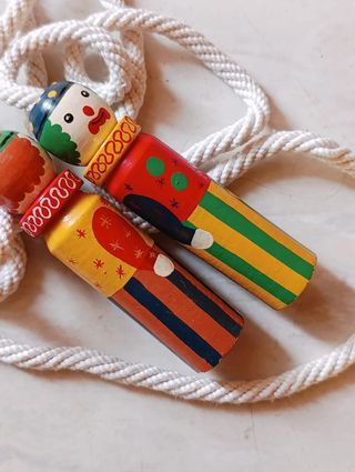 Corda per saltare vintage in legno – manici clown