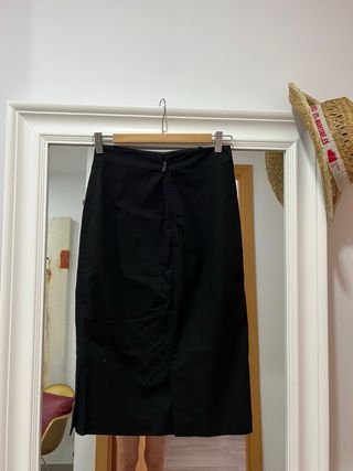 Falda midi Prada negra