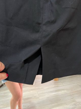 Falda midi Prada negra