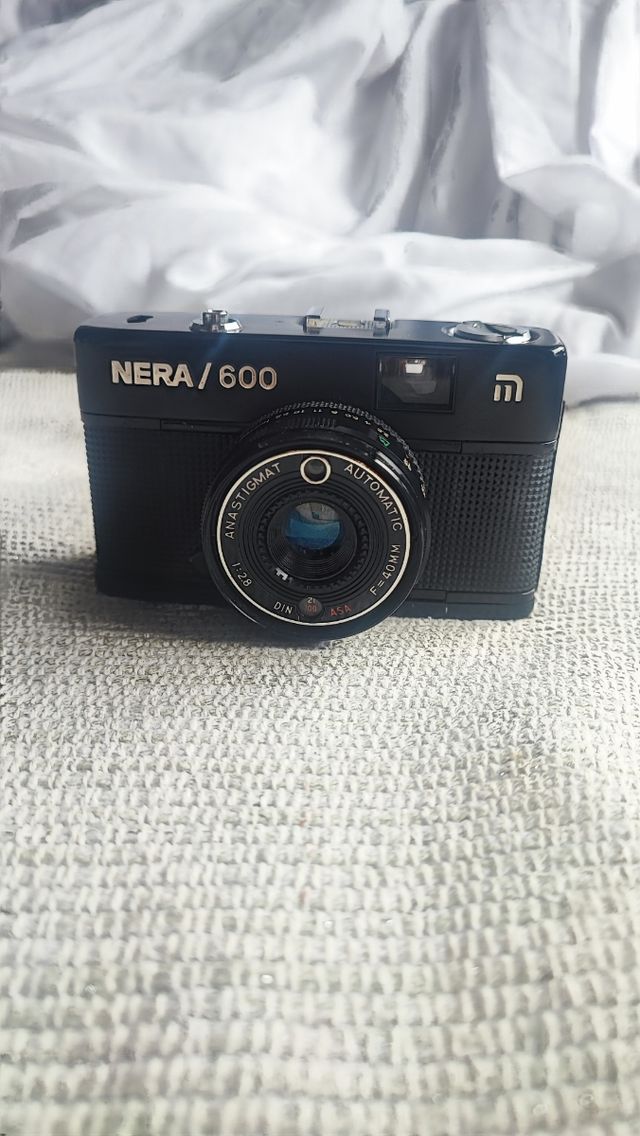 Nera 600 - Cámara compacta