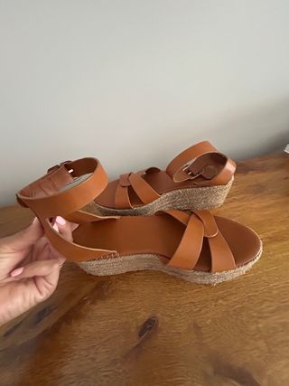 Sandalias cuña marrón botas y sandalias 
