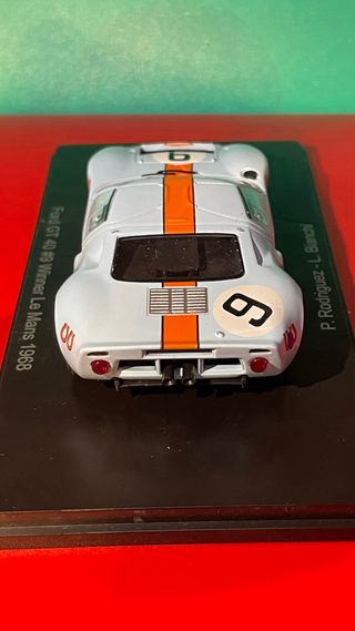 Ford GT 40 (1968) - Spark 1/43