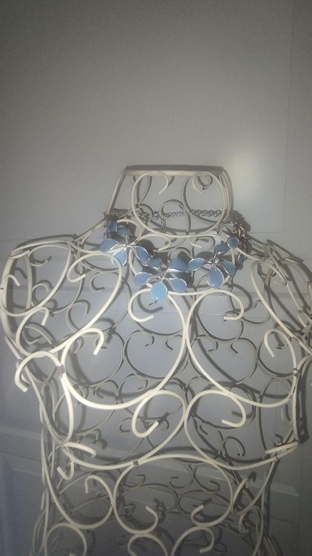 Collar flores azul plata