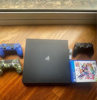 PS4 Pro (PlayStation 4) 1TB + juegos + 3 mandos