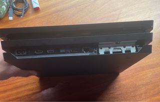 PS4 Pro (PlayStation 4) 1TB + juegos + 3 mandos
