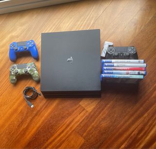 PS4 Pro (PlayStation 4) 1TB + juegos + 3 mandos