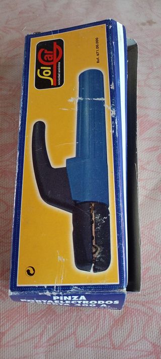 Pinza porta electrodos y pinza de masa.