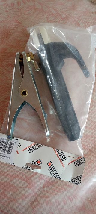 Pinza porta electrodos y pinza de masa.