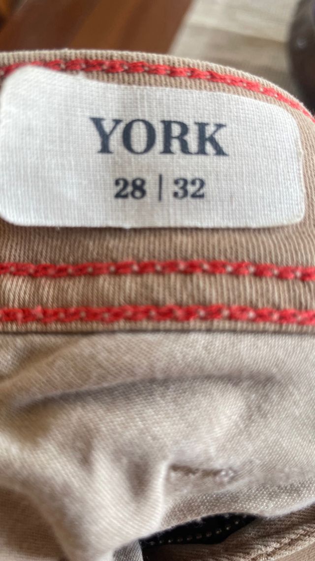 Pantalones beige elásticos