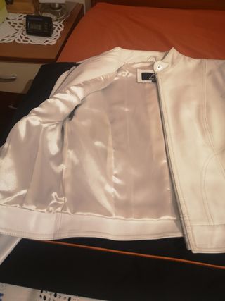 Cazadora cuero blanca mujer