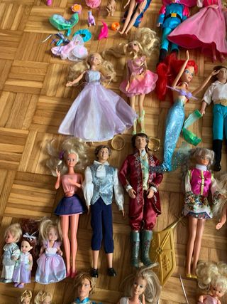 Lote de muñecas Barbie y Ken
