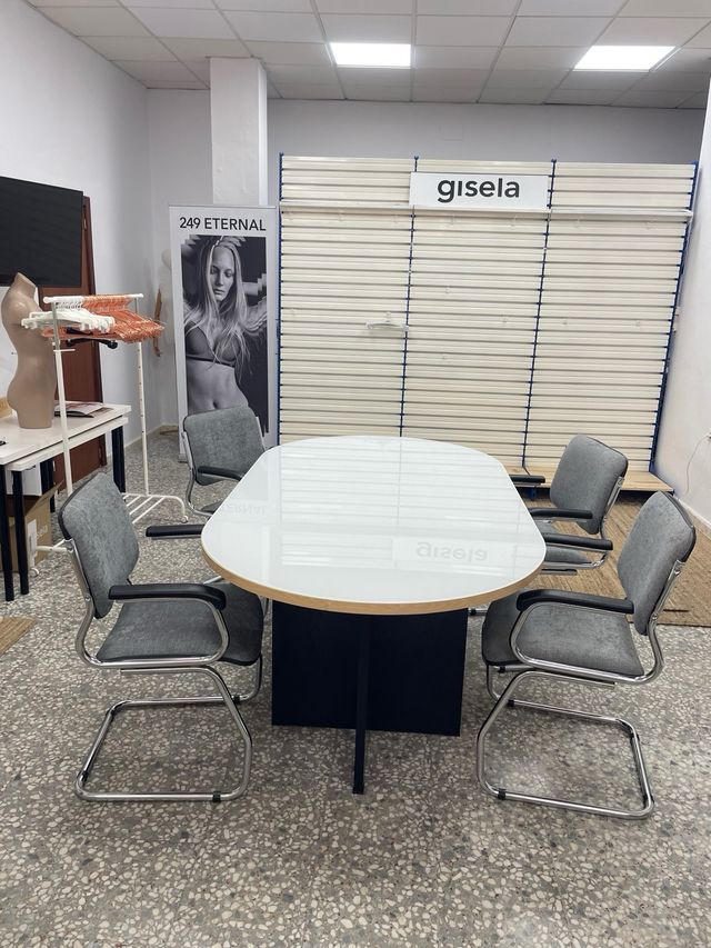 mesa reuniones  + 4 sillas (se venden aparte)