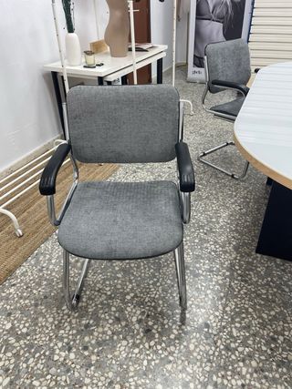 tavolo da riunione + 4 sedie (vendute separatamente)