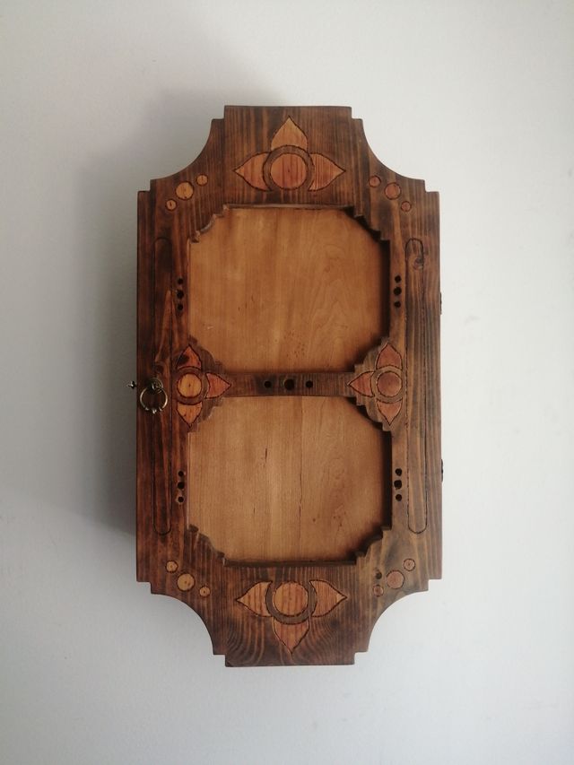 Armario madera tallado