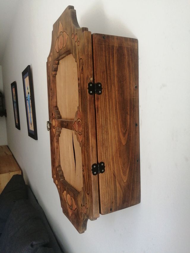 Armario madera tallado