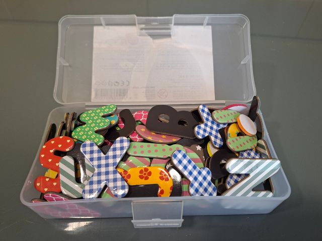 Abecedario magnético (100 piezas)