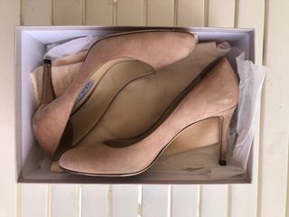 Tacones Jimmy Choo. color beige
