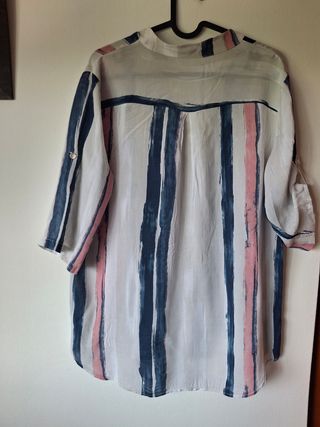 Camisa blanca rayas azul marino