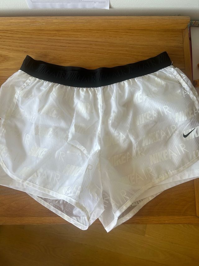 Shorts running Nike blancos