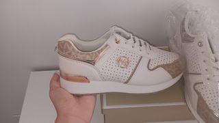 Zapatillas Michael Kors - Beige y Blancas