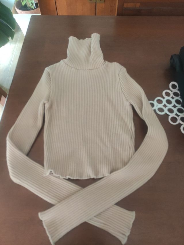 Jersey con collo alto beige
