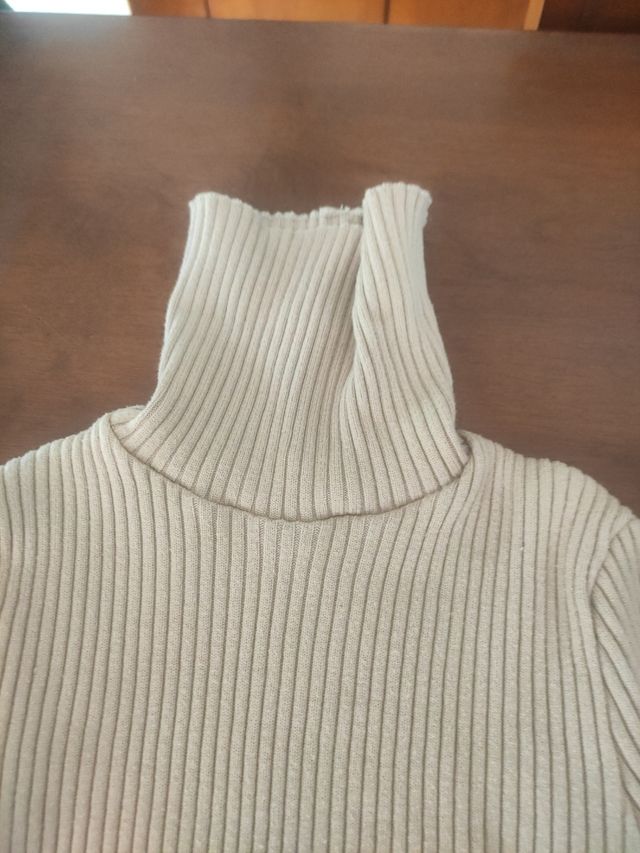 Jersey con collo alto beige