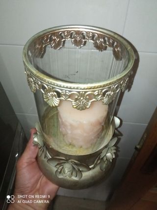 Farol metálico con vela.