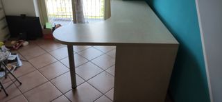 Scrivania angolare beige in legno - 160x60cm