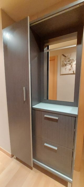 Mueble recibidor con espejo