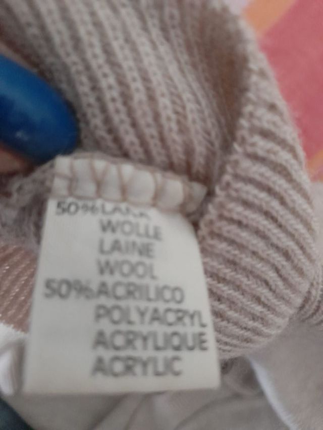 Mantella beige in lana e acrilico