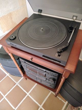 Equipo musica Aiwa Z-1200  Plato + altavoces