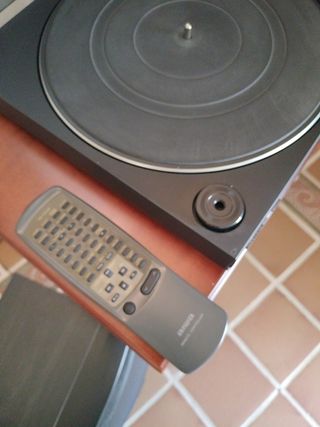 Equipo musica Aiwa Z-1200  Plato + altavoces