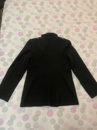 Blazer negro con detalles plateados