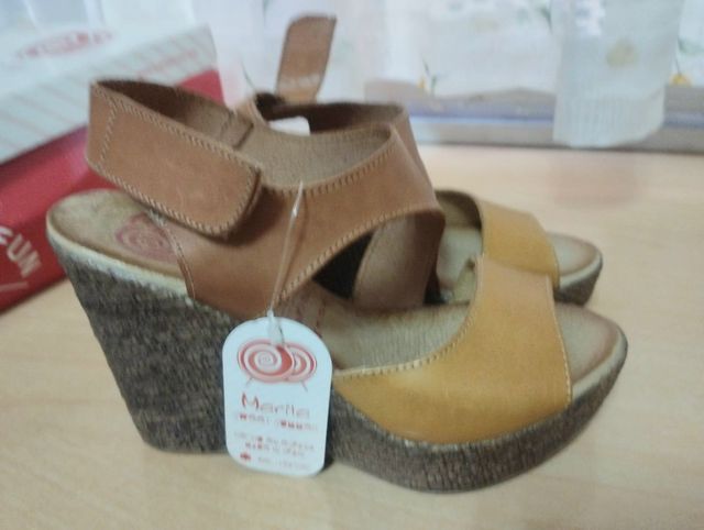 Sandalias MARILA cuña beige