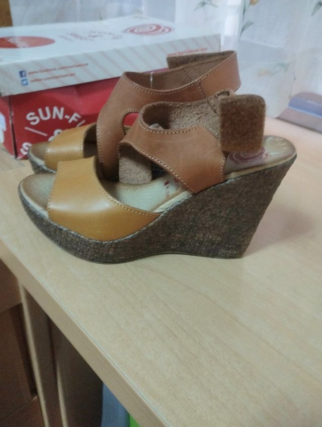 Sandalias MARILA cuña beige