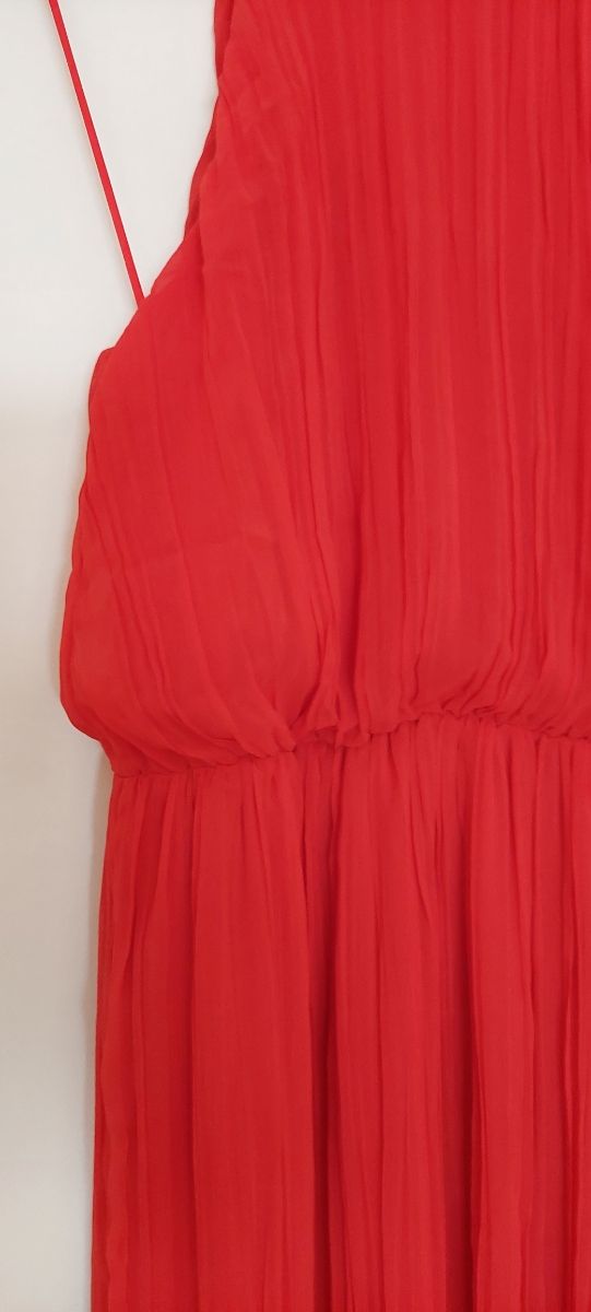 Vestido MANGO rojo plisado halter