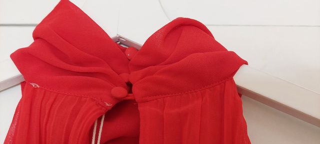 Vestido MANGO rojo plisado halter