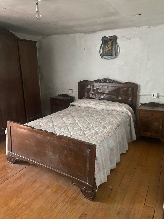 Dormitorio antiguo de madera