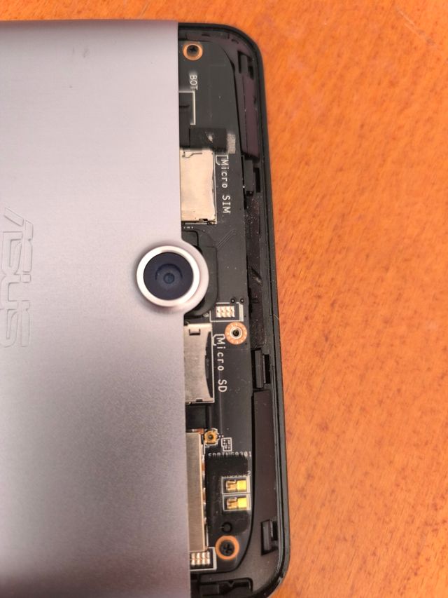 Tablet Asus 8" con MicroSD y SIM