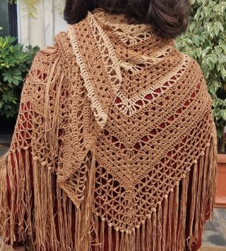 Chal crochet beige y marrón
