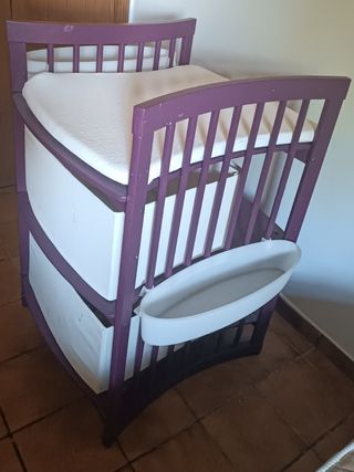 Mueble cambiador bebé lila Stokke