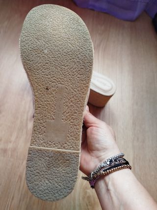 Cuñas Bershka beige plataforma