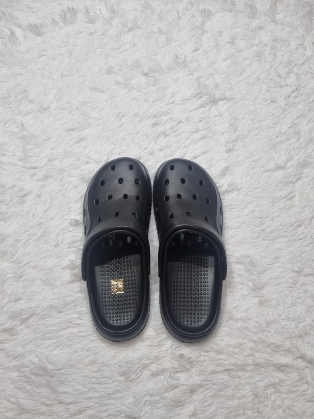 Zuecos Crocs negros - cómodos