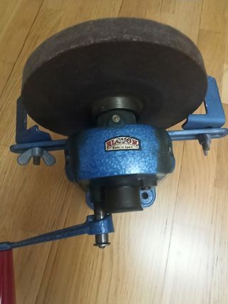 Esmeril manual antiguo
